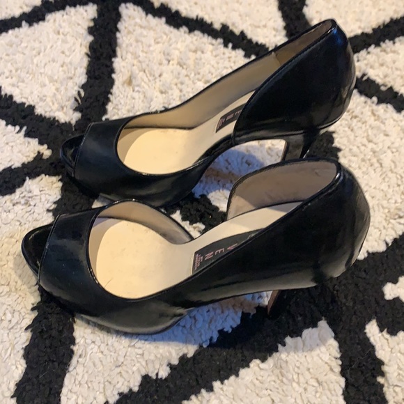 Black, used, good condition Steven by Steve Madden black heels. Size 6 - Picture 2 of 6